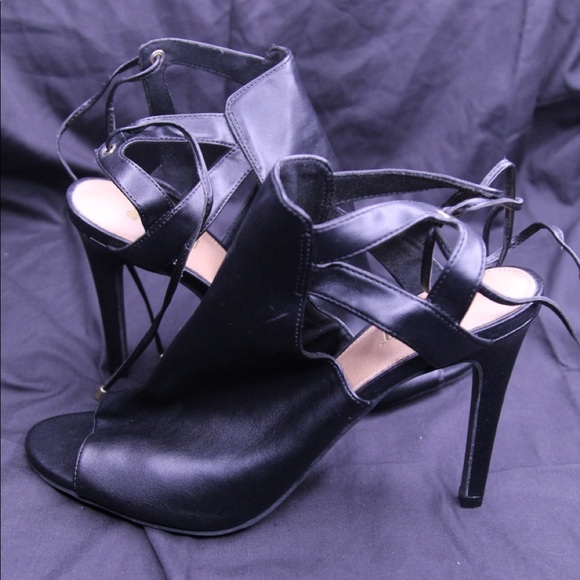 Women Heels - Picture 3 of 3